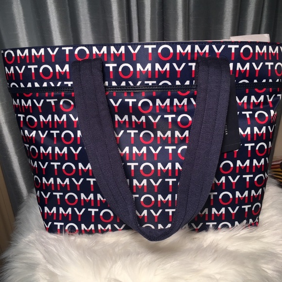 Handbags - NWT Tommy Hilfiger Tote bag/ Purse